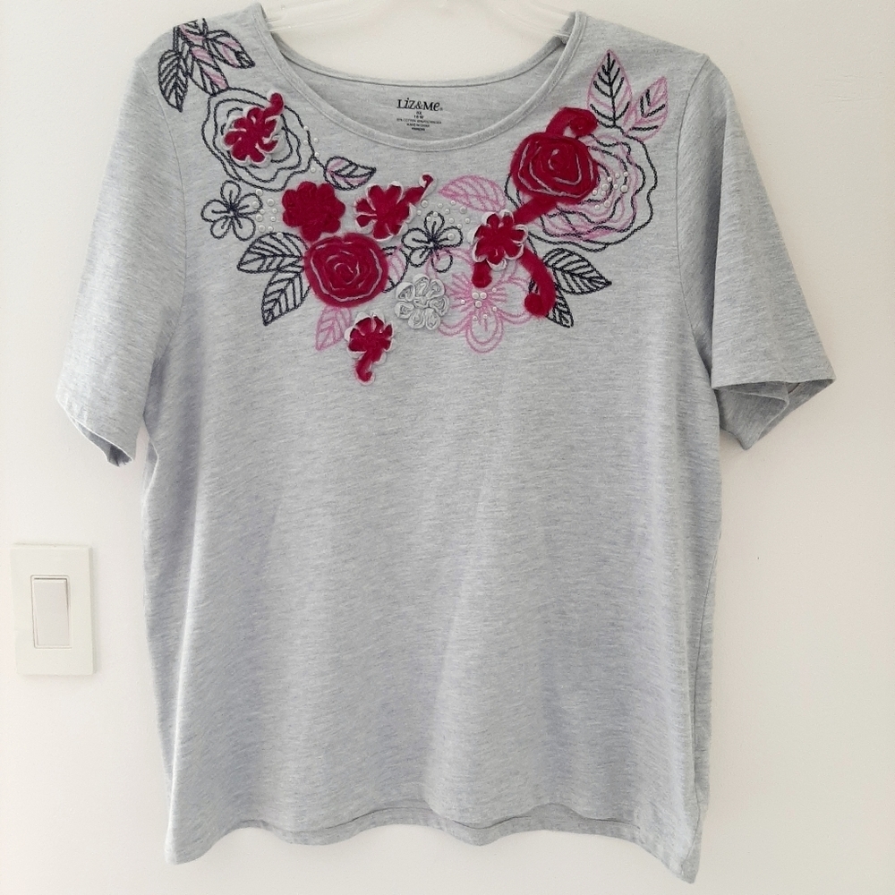 EUC LIZ & ME EMBELLISHED TEE SHIRT - Picture 7 of 9